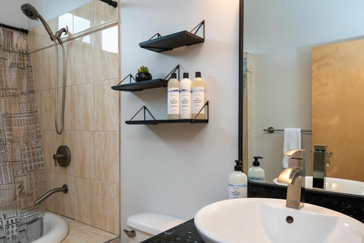 Villa Nn - The Flame - Downtown 1-Bed 2-Bath Whitehorse Exterior foto