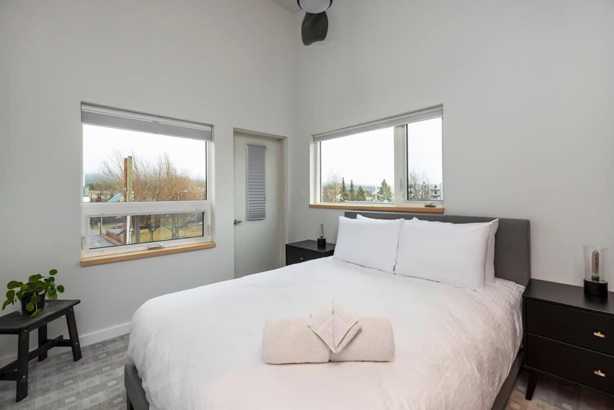 Villa Nn - The Flame - Downtown 1-Bed 2-Bath Whitehorse Exterior foto