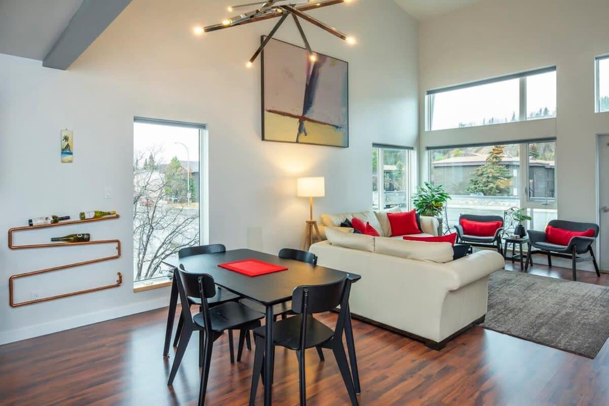 Villa Nn - The Flame - Downtown 1-Bed 2-Bath Whitehorse Exterior foto