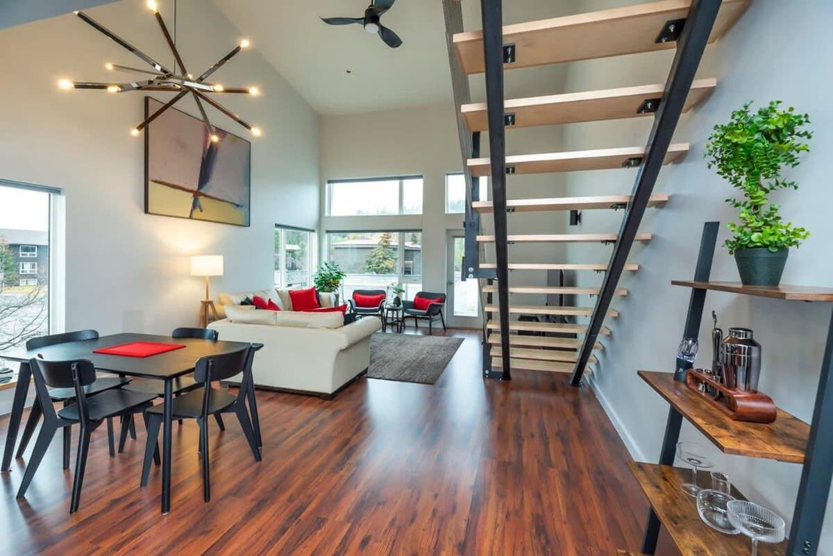 Villa Nn - The Flame - Downtown 1-Bed 2-Bath Whitehorse Exterior foto