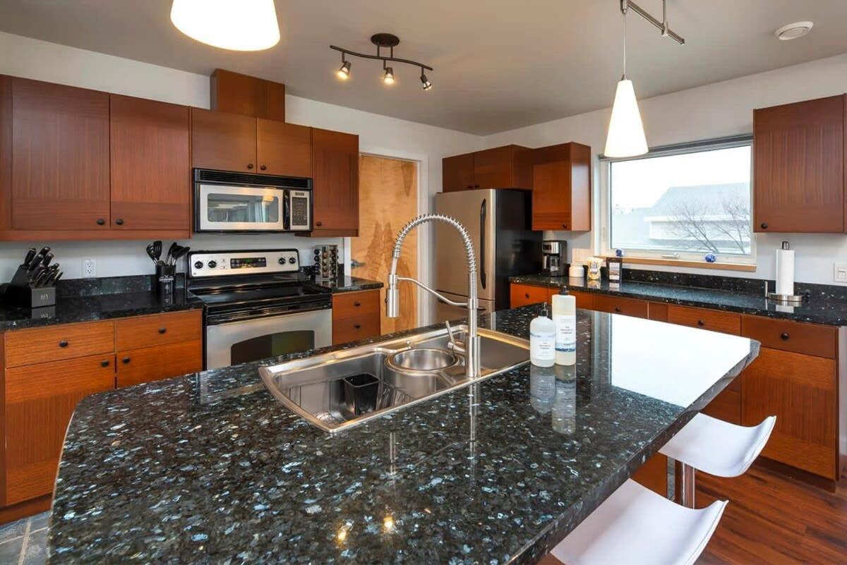 Villa Nn - The Flame - Downtown 1-Bed 2-Bath Whitehorse Exterior foto